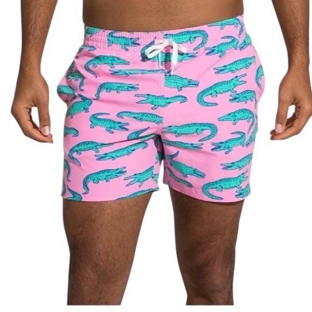 Chubbies Mens Classic 5.5 Swim Trunks Pink‎ Alligator Glades Print Small S